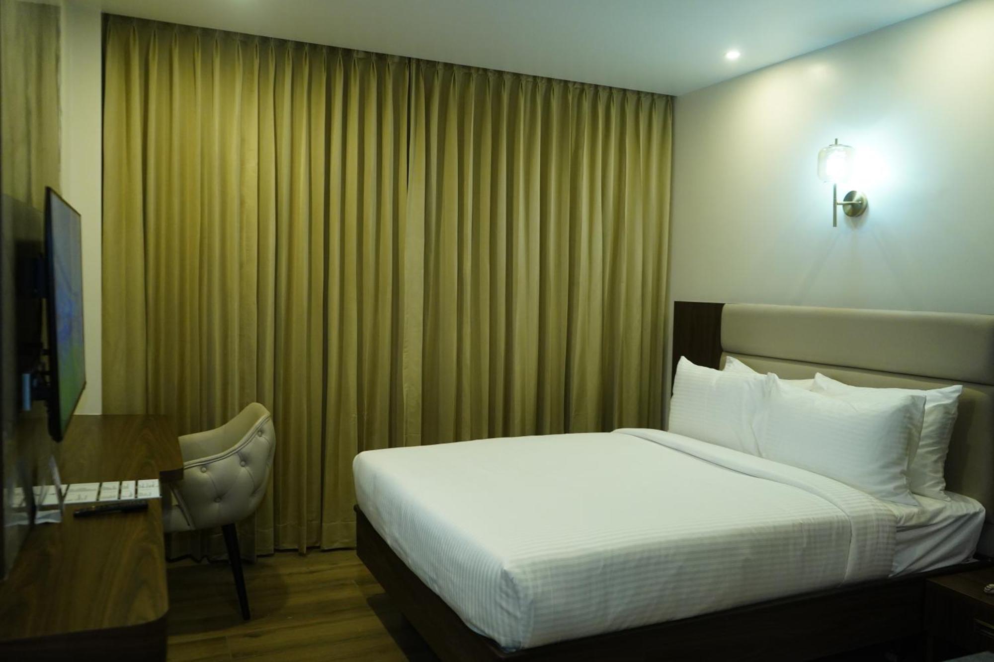 Jaag Hotel Chennai Bagian luar foto