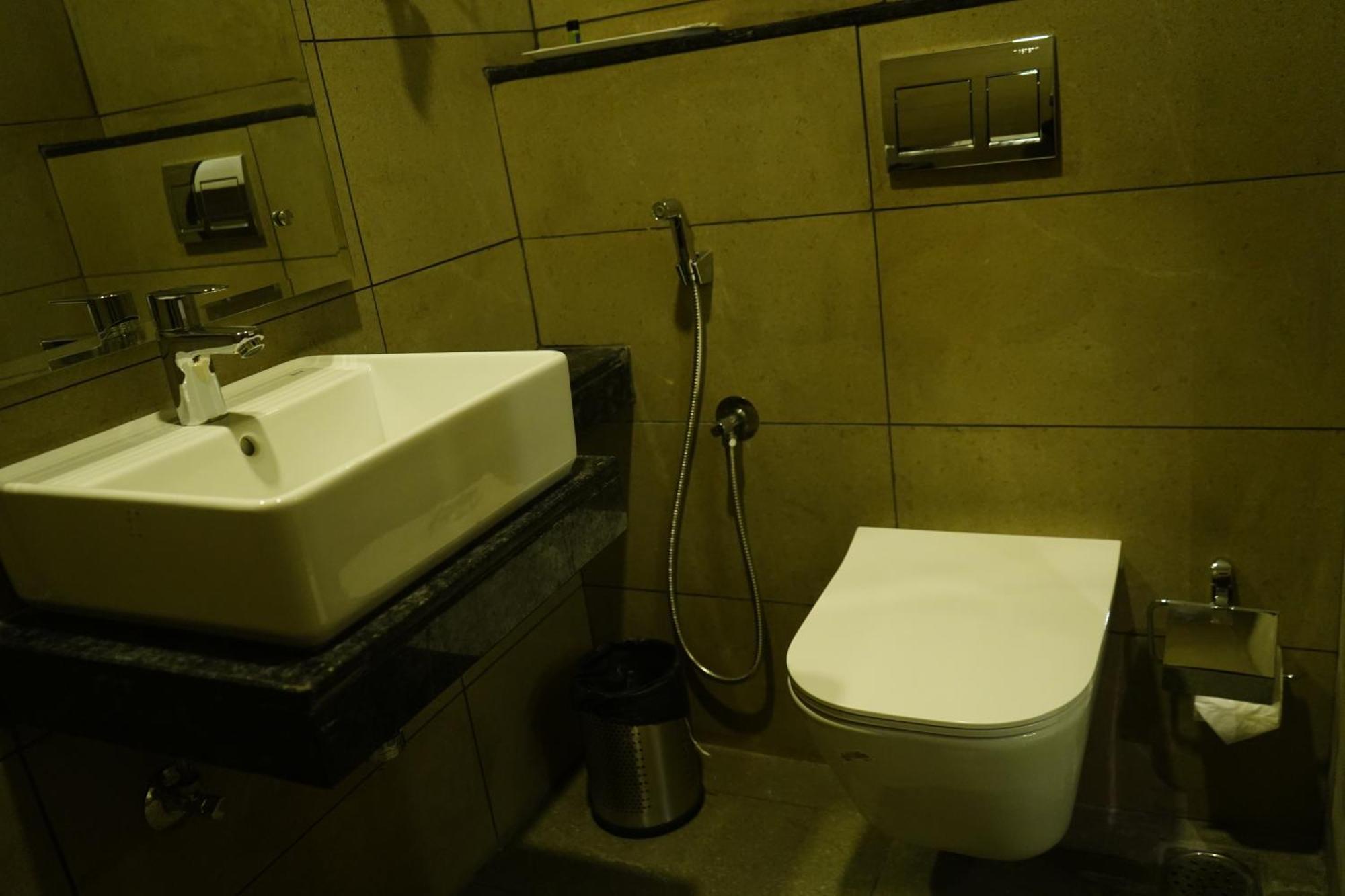 Jaag Hotel Chennai Bagian luar foto