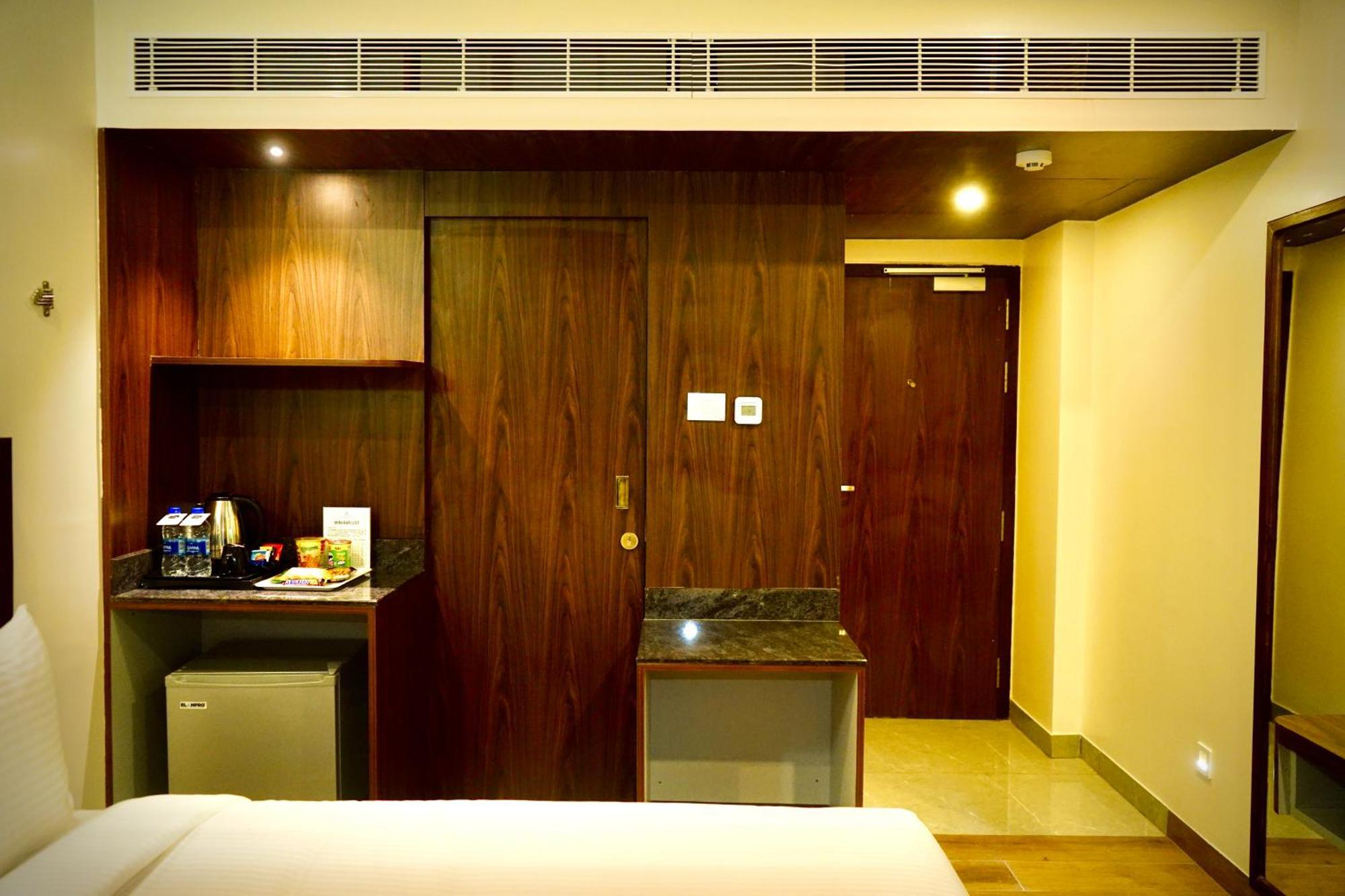 Jaag Hotel Chennai Bagian luar foto