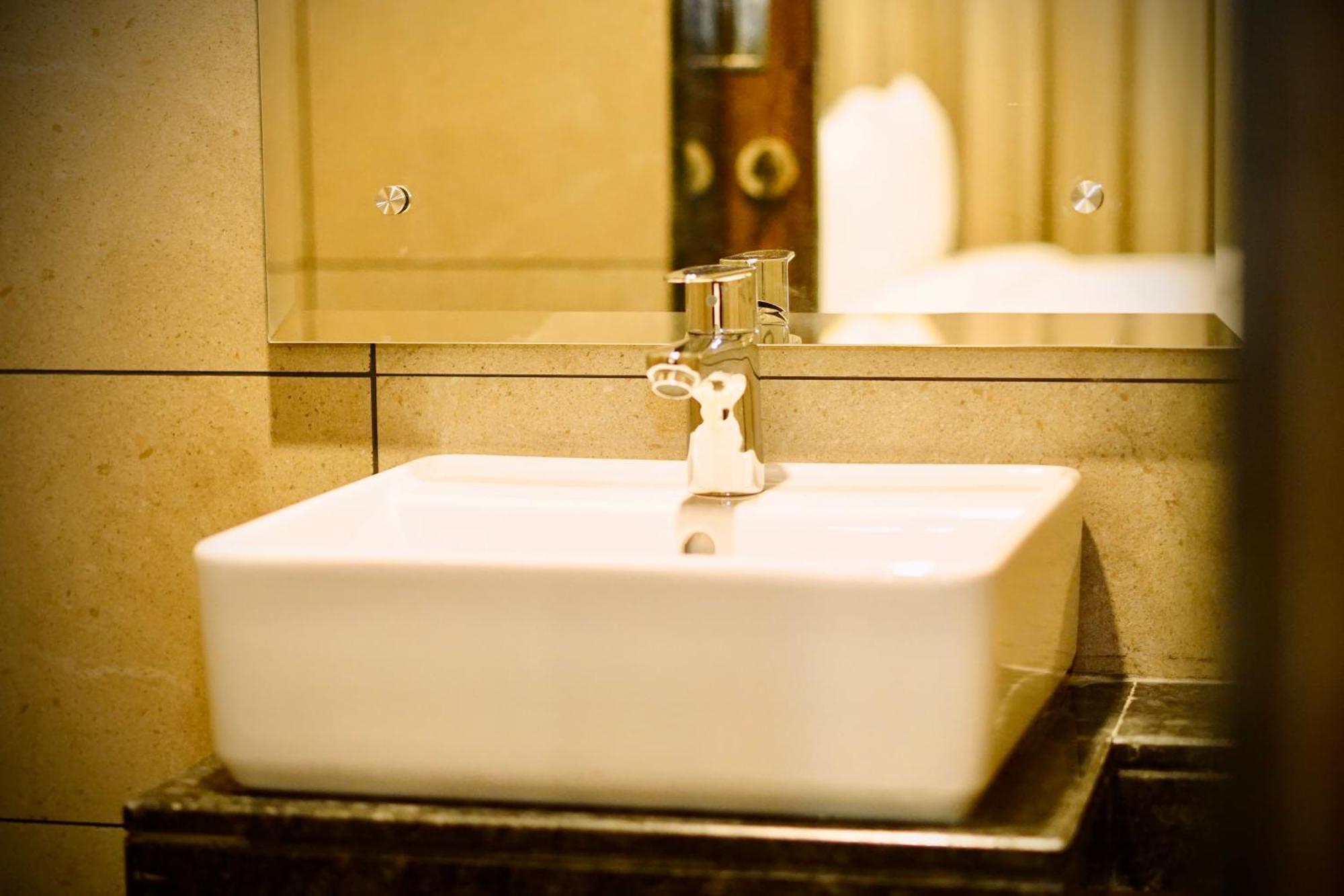 Jaag Hotel Chennai Bagian luar foto