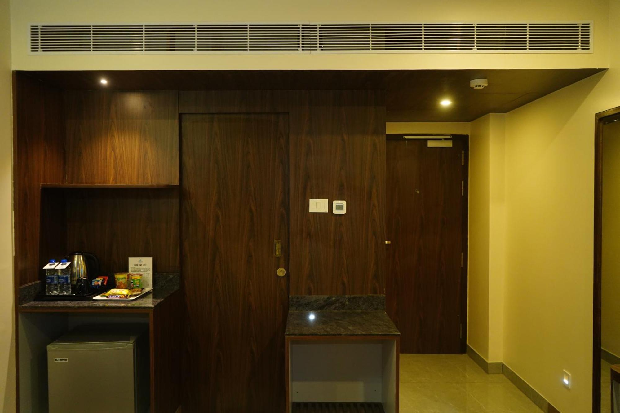 Jaag Hotel Chennai Bagian luar foto