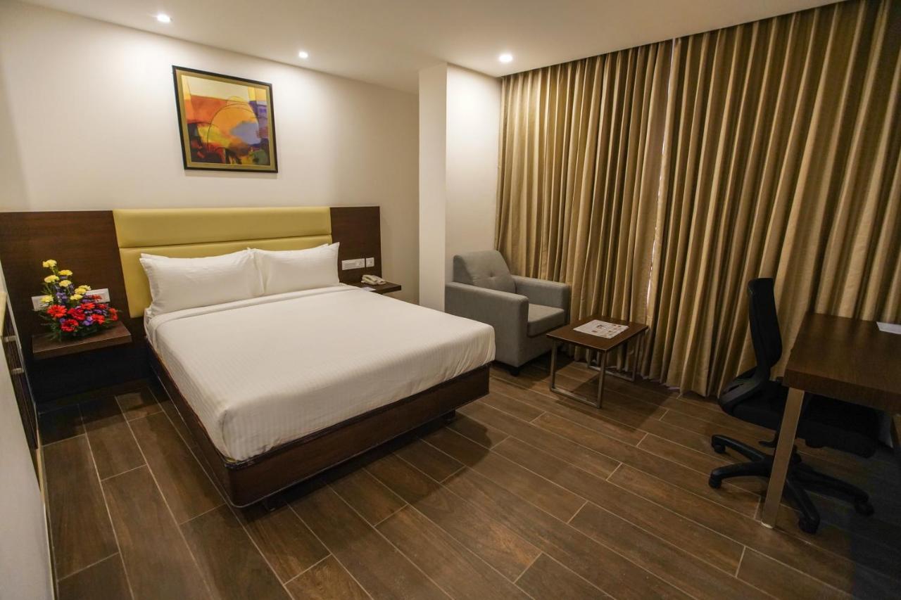 Jaag Hotel Chennai Bagian luar foto
