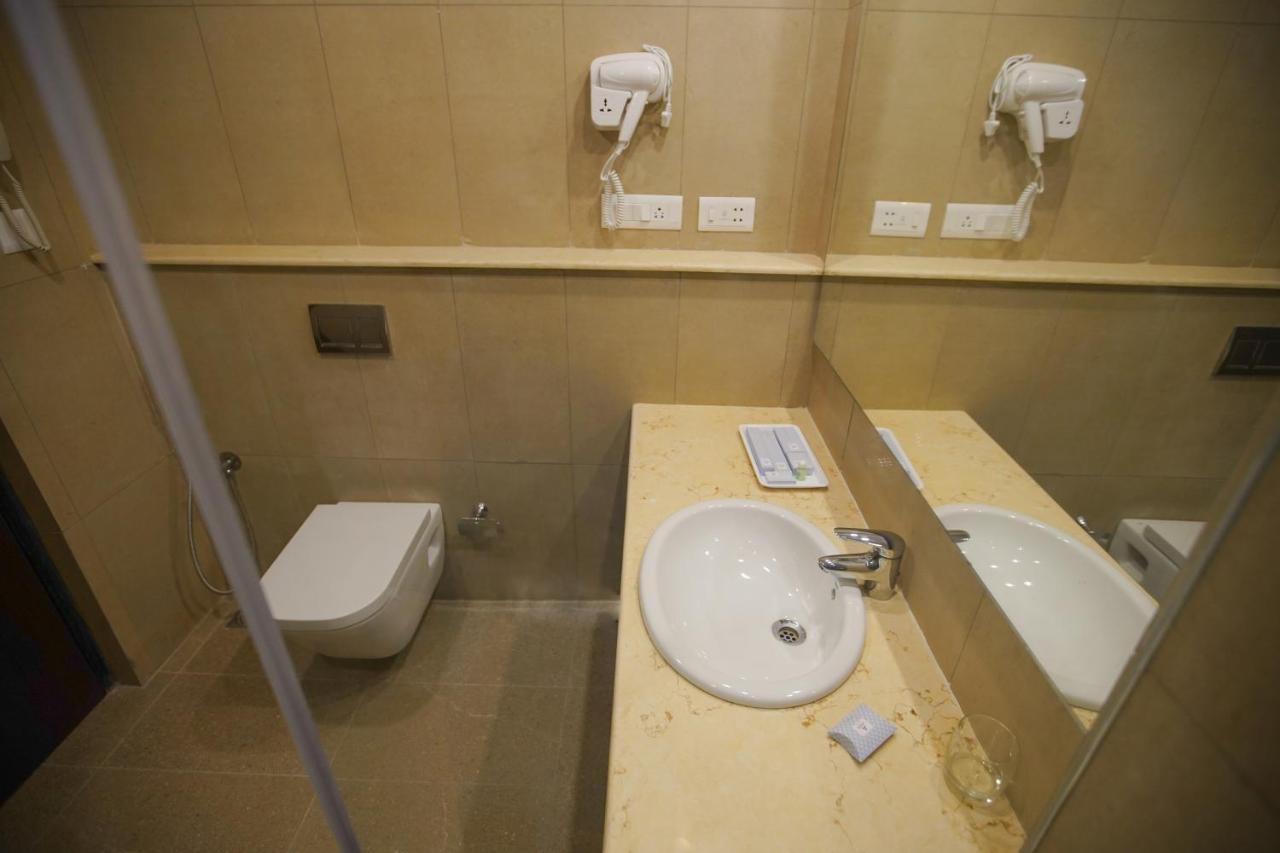 Jaag Hotel Chennai Bagian luar foto