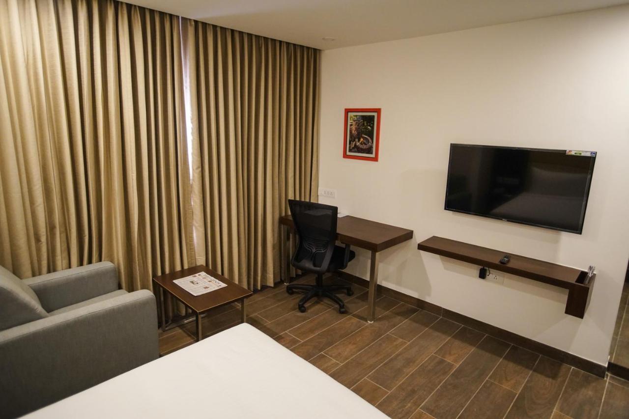 Jaag Hotel Chennai Bagian luar foto